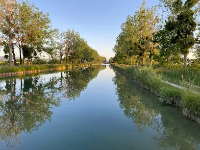Image de Cottage flottant insolite spa jacuzzi privatif près Dijon