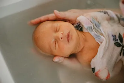 Image de Famille à naître -Thérapeutique bain bébé- massage femme enceinte-rebozo- bébé-Massage Neufmanil-Ardennes- Charleville