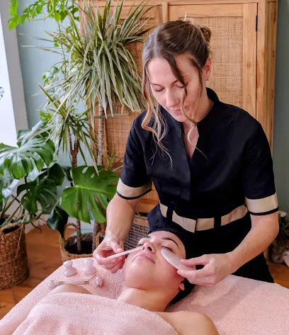 Image de Jessy Foster Facialiste - KOBIDO - Renata Franca - Anti-âge - Maderothérapie - Massages à domicile - Région Marseille Aubagne