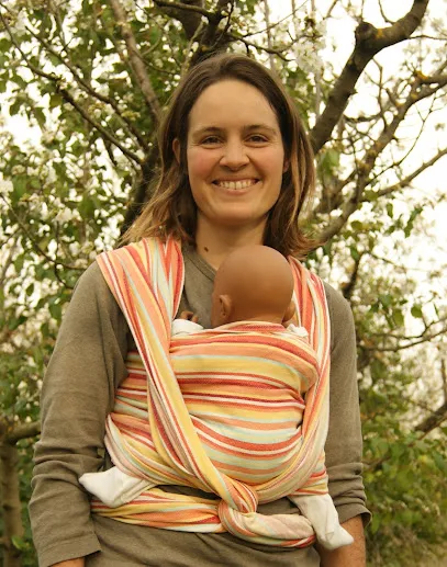 Image de Julie Mansuy : Doula, Atelier de portage bébé, Atelier de massage bébé