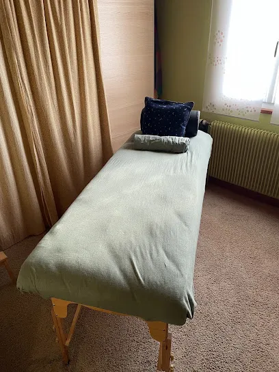 Image de Les chemins de Charline | Soins énergétiques | Magnétisme | Massages ayurvédiques