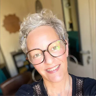 Image de Lydie Ladebese. Thérapeute Holistique. Énergéticienne. Libérations émotionnelles et somatiques.