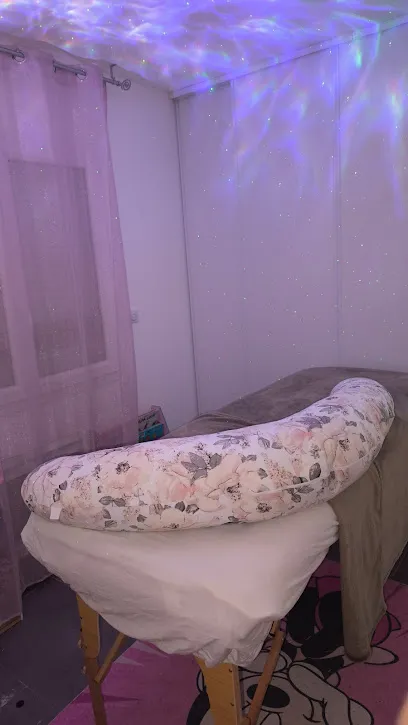 Image de M' ton bébé | Massage à Domicile dans les Bouches-du-Rhône • Massage Prénatal et Post-natal • Atelier Massage Bébé.