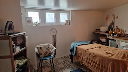 Image de Massages & Reflexologie {Delphine, Artiste du Coeur}