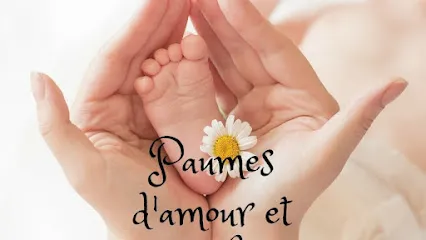 Image de Paumes d'amour et bien naître .Millon Isabelle accompagnante à la parentalité. Thalasso bain bébé, Massage Pré Natal......